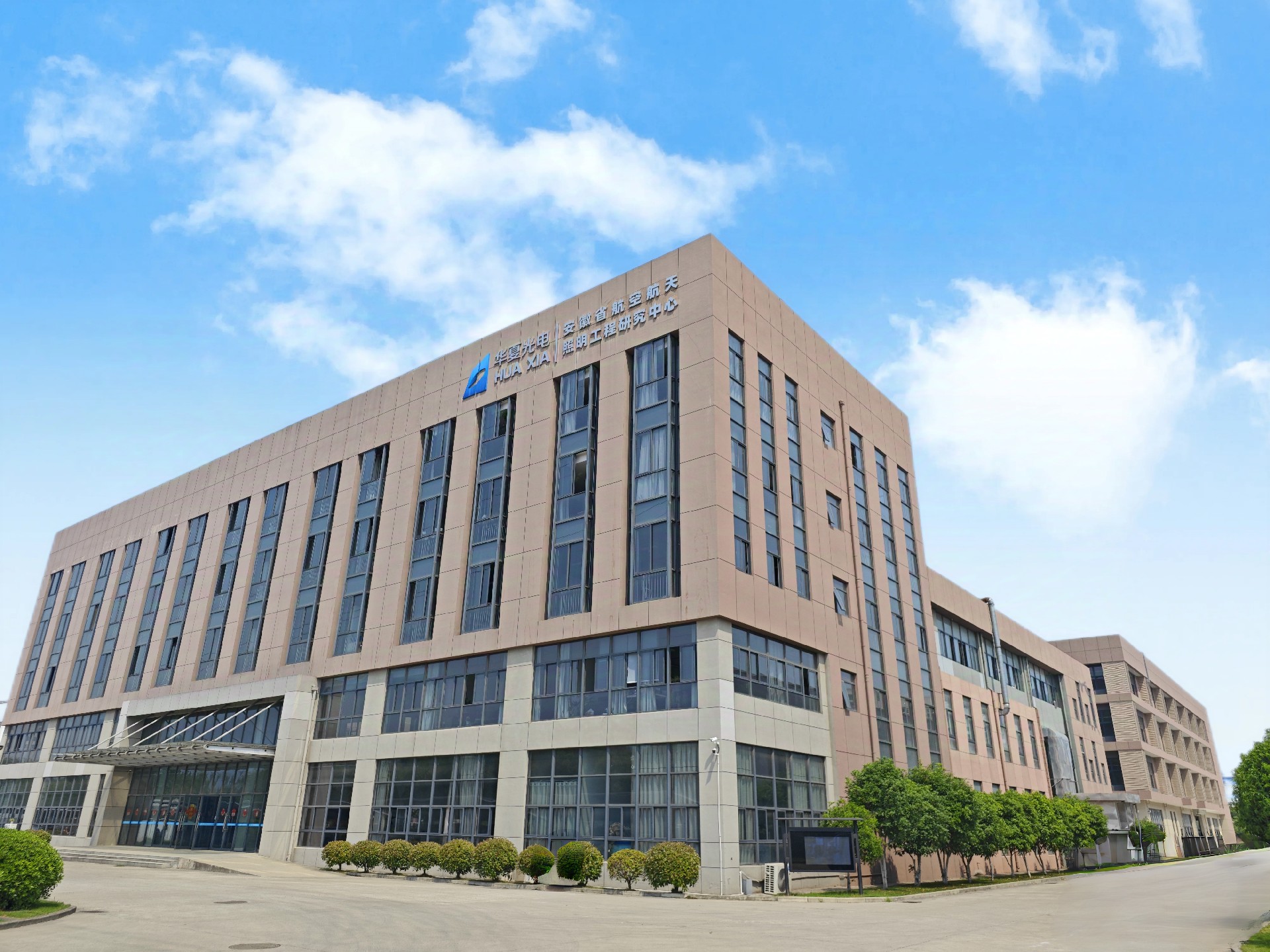 1765325690105889.jpg 楼体照片大.jpg